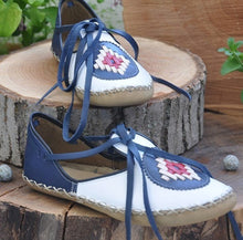 Load image into Gallery viewer, Front White Back Navy Blue Leather Yemeni