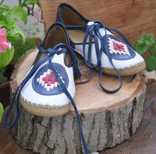 Load image into Gallery viewer, Front White Back Navy Blue Leather Yemeni