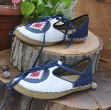 Load image into Gallery viewer, Front White Back Navy Blue Leather Yemeni