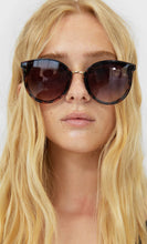 Load image into Gallery viewer, Plastik güneş gözlüğü
