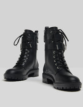 Load image into Gallery viewer, Çift tokalı düz bilekte bot
