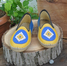 Load image into Gallery viewer, Front Yellow Back Blue - Flat Shoes
