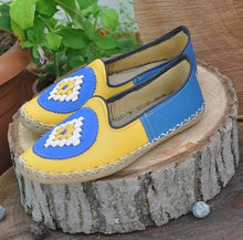 Load image into Gallery viewer, Front Yellow Back Blue - Flat Shoes
